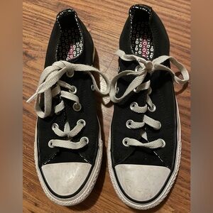 black canvas Converse Chuck Taylor All Star low-top sneakers size 6